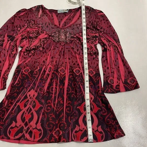 Unity World Wear Petite Women’s V-Neck Sequined Accent Top - Picture 5 of 9